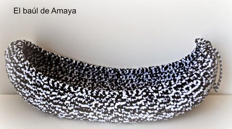 CESTO DE TRAPILLO OVALADO EN BLANCO Y NEGRO