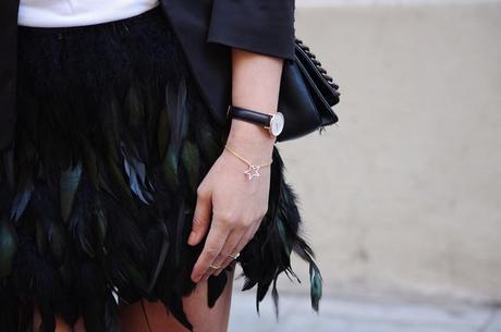 Falda de plumas, otra vez.