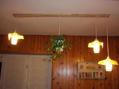 Lámpara económica con botes de conserva