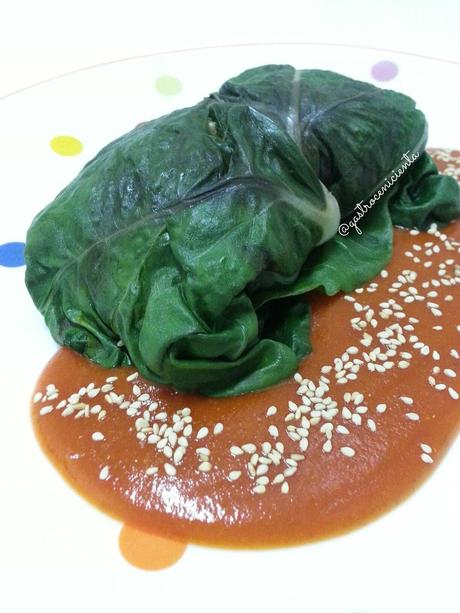 Rollitos de Acelga y Quinoa con Tomate al Curry