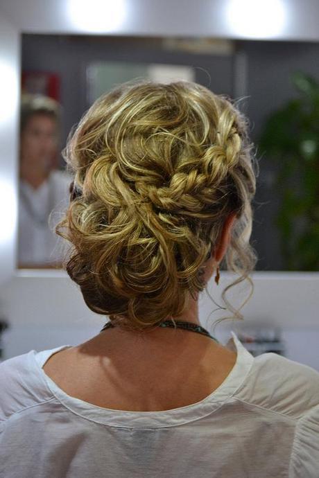 Ideas de peinados y recogidos para invitadas de boda, tendencias 2015