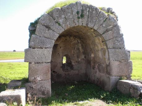 Ermita visigoda del Santo, junto a Valdesalor