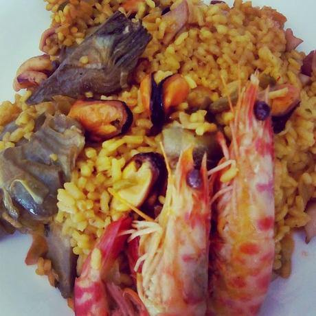 Arroz con alcachofas y langostinos