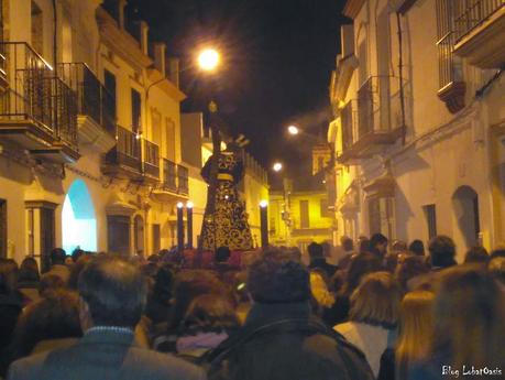 Calle Nueva con la torre de la iglesia al fondo