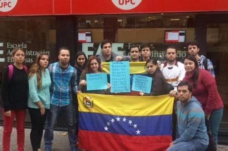 Estudiantes venezolanos protestando en Barcelona (foto cortesía del entrevistado)