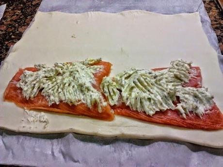 Hojaldre de salmón y mantequilla de finas hierbas Hojaldre de salmón y mantequilla de finas hierbas