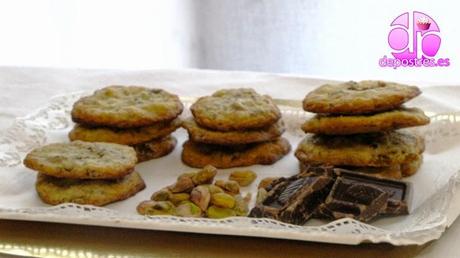 DELICIOSAS GALLETAS CON PISTACHOS Y TROZOS DE CHOCOLATE NEGRO