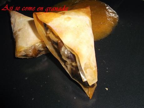 Samosas de pera y morcilla