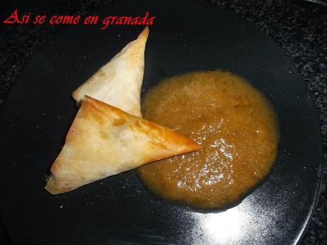 Samosas de pera y morcilla