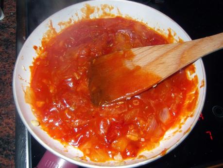 MERLUZA CON SALSA DE PIQUILLOS