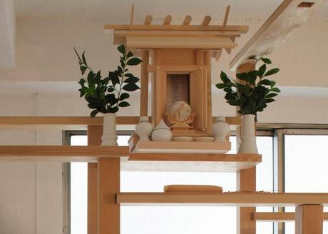 Entrelazado de madera en tienda de Japón