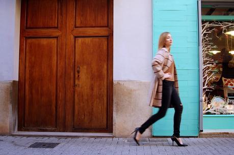 MIÉRCOLES CON ESTILO: striped coat by Guillermina Ferrer MIÉRCOLES CON ESTILO: striped coat by Guillermina Ferrer