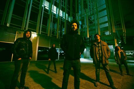 Persons nos dejan Edificios y Montañas