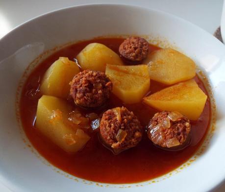 PATATAS GUISADAS CON CHORIZO PATATAS GUISADAS CON CHORIZO
