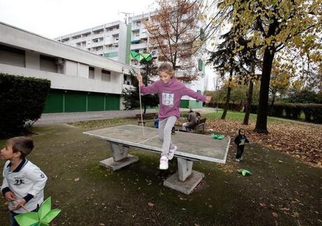 Ri.Qua Venecia: bancos, camisetas y flores de papel en busca de la identidad local Ri.Qua Flores