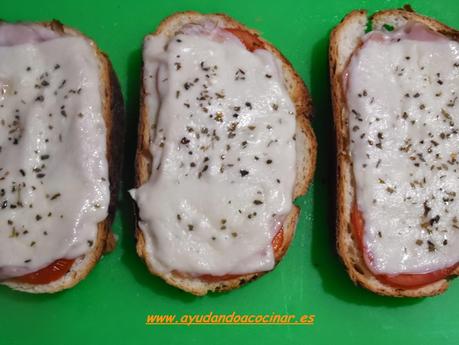 Tostas de Pechuga de Pavo y Queso Gratinadas