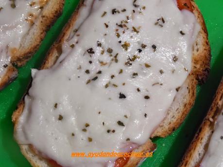 Tostas de Pechuga de Pavo y Queso Gratinadas