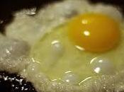 freír huevo