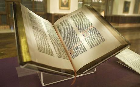 La primera Biblia impresa por Gutenberg