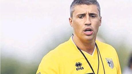 Crudo. Crespo dirige juveniles en el club que lo tuvo como goleador.