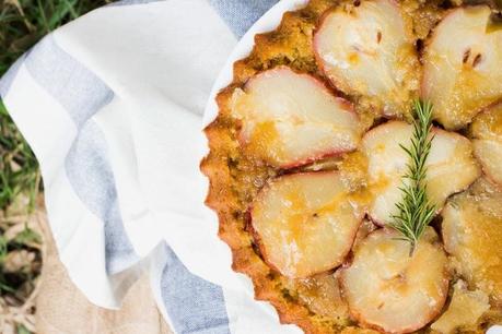 VACACIONES EN EL CAMPO: POLENTA Y TOMATES ASADOS AL DISCO Y TARTA INVERTIDA DE PERAS **2DA PARTE**