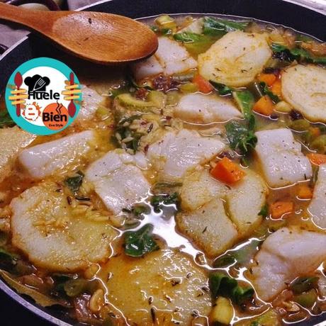 Paella de bacalao con verduras