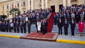 Danilo preside izamiento Bandera; Margarita no asistió.