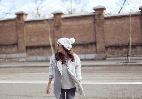 street style barbara crespo white beanie mou boots hakei bag fashion blogger outfit blog de moda