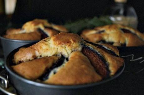 Pastelitos de ciruela, romero y brandy