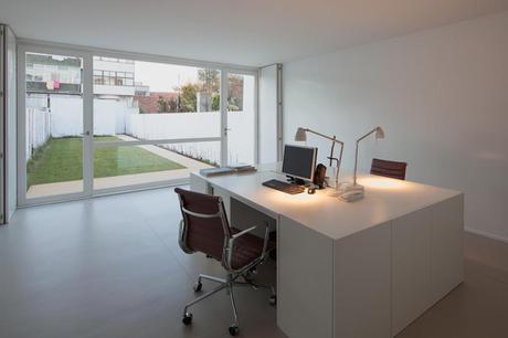 claudia-monteiro-vitor-oliveira-architects-house-lindo-vale-porto-portugal-designboom-08