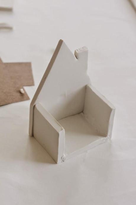 diy-maceteros-casita-plantas-pasta-modelar-blanco-estilo-nordico-diy-planter