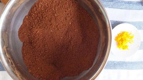 Tarta falsa de chocolate con crema de coco sin azúcar y sin harina para mi hermana