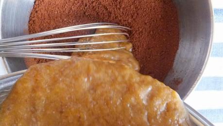 Tarta falsa de chocolate con crema de coco sin azúcar y sin harina para mi hermana