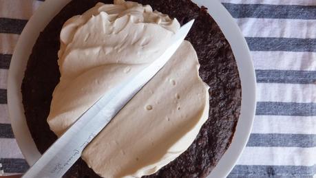 Tarta falsa de chocolate con crema de coco sin azúcar y sin harina para mi hermana