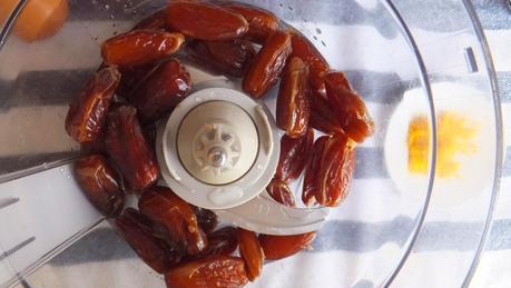 Tarta falsa de chocolate con crema de coco sin azúcar y sin harina para mi hermana