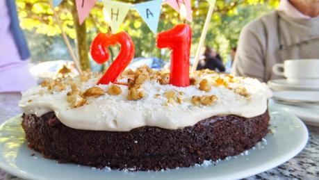 Tarta falsa de chocolate con crema de coco sin azúcar y sin harina para mi hermana