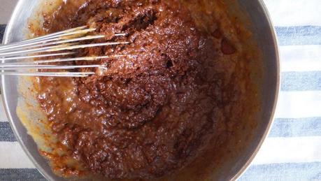 Tarta falsa de chocolate con crema de coco sin azúcar y sin harina para mi hermana
