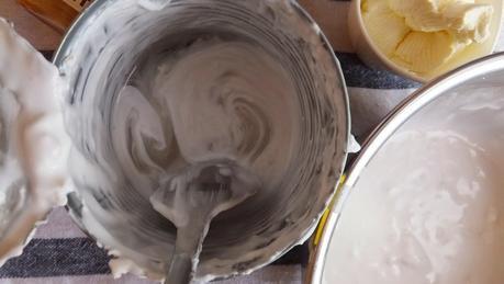 Tarta falsa de chocolate con crema de coco sin azúcar y sin harina para mi hermana