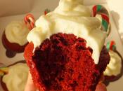 Cupcakes terciopelo rojo frosting queso crema feliz nuevo