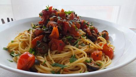 Espaguetis a la putanesca el plato italiano más obsceno