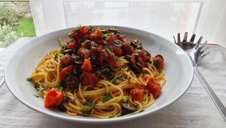 Espaguetis a la putanesca el plato italiano más obsceno