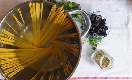 Espaguetis a la putanesca el plato italiano más obsceno