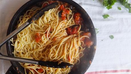 Espaguetis a la putanesca el plato italiano más obsceno