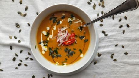 Puré de calabaza al curry rojo con leche de coco al estilo tailandés {picante}