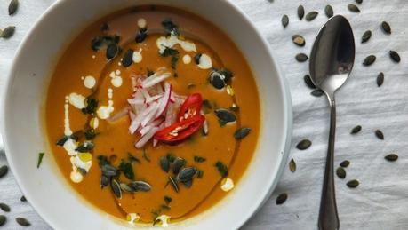 Puré de calabaza al curry rojo con leche de coco al estilo tailandés {picante}