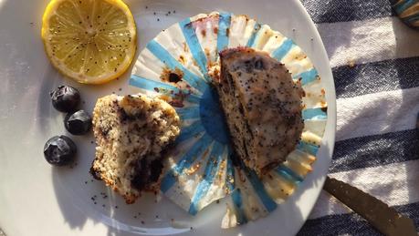 Muffins de arándano con semillas de amapola y glaseado de limón para De Niro