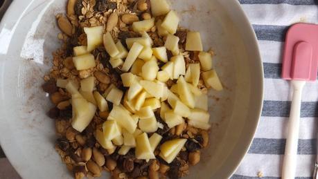 Muesli o gachas gourmet al horno de manzana y canela