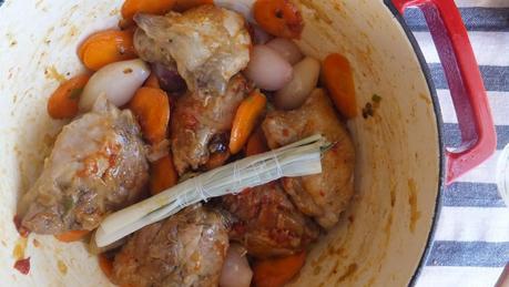 Coq au vin o pollo al vino tinto. Sus leyendas, sus conquistas y sus misterios. Coq au vin o pollo al vino tinto. Sus leyendas, sus conquistas y sus misterios.