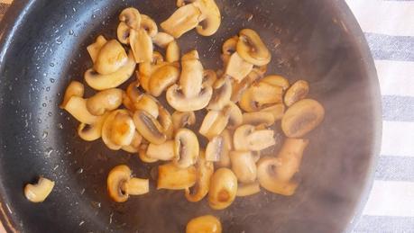 Coq au vin o pollo al vino tinto. Sus leyendas, sus conquistas y sus misterios. Coq au vin o pollo al vino tinto. Sus leyendas, sus conquistas y sus misterios.