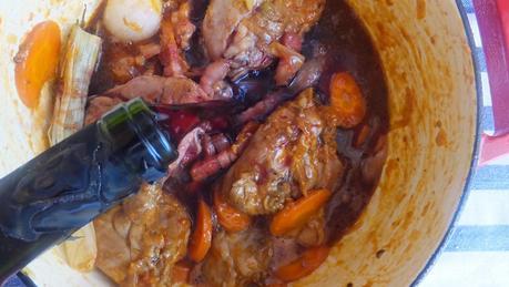 Coq au vin o pollo al vino tinto. Sus leyendas, sus conquistas y sus misterios. Coq au vin o pollo al vino tinto. Sus leyendas, sus conquistas y sus misterios.